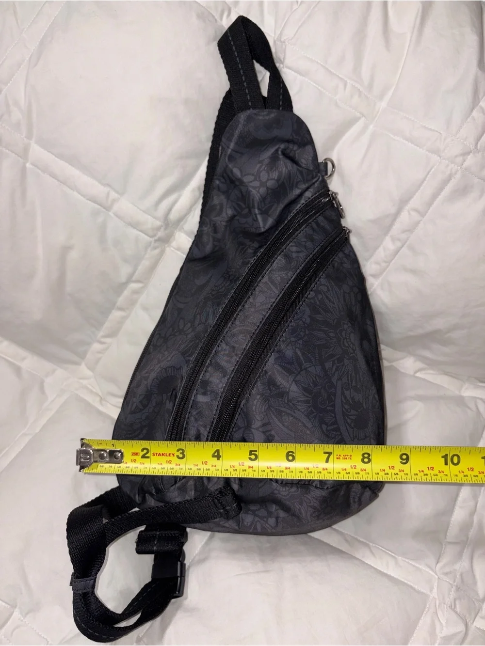 Nwot Sakroots sling on the go backpack bag